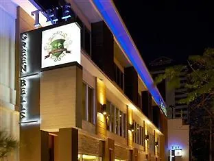 فندق The Bells 3*