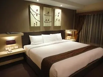 فندق The Bells 3*